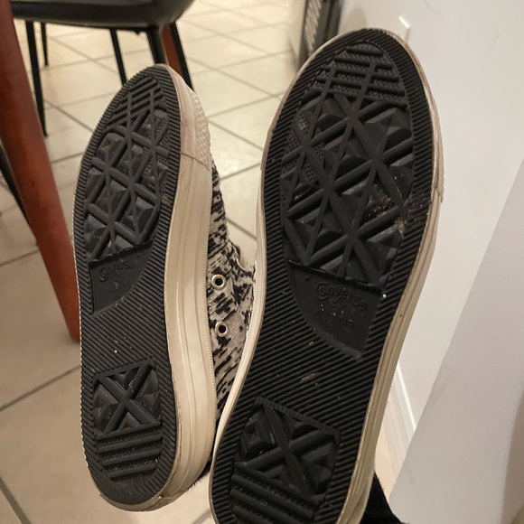 Women’s black and white converse - Picture 3 of 3